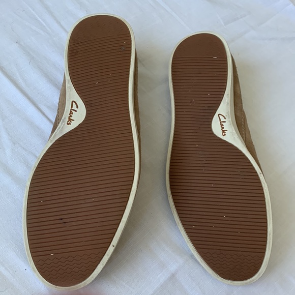 Clark’s Tan loafers size 11M - Picture 2 of 4